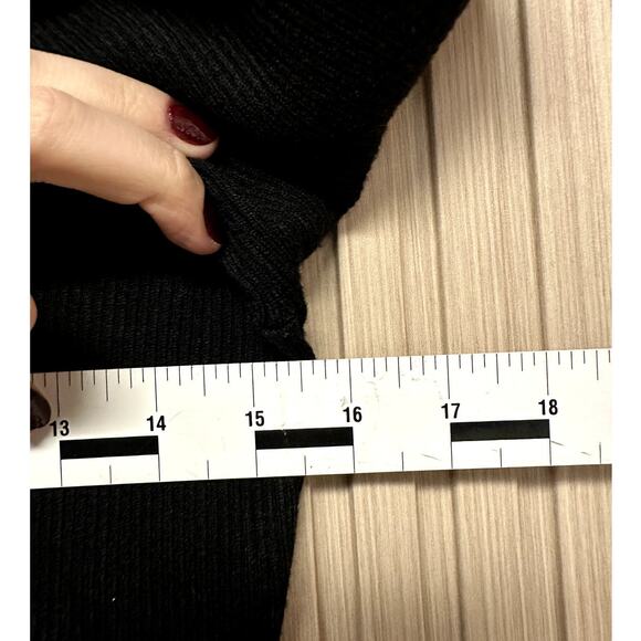 Forever 21 Women's Cropped Ribbed Knit Sweater with Contrast Trim Size L - Picture 6 of 7